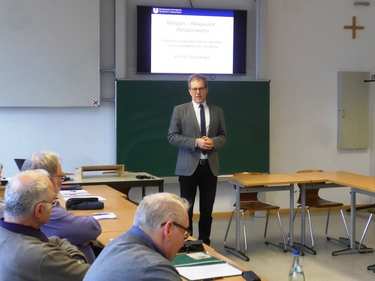 Jugend und Religiosität – ein Vortrag von Professor Dr. Ulrich Kropač am GG
