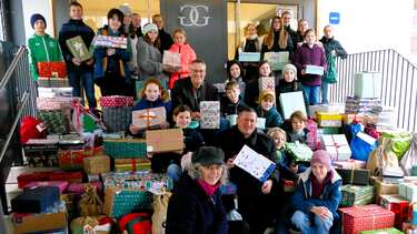 140 Weihnachtspäckchen des Gabrieli-Gymnasiums für die Ukraine