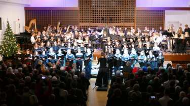 Beeindruckendes Weihnachtskonzert voller Glockenklänge, klanglicher Vielfalt und innovativer Akzente