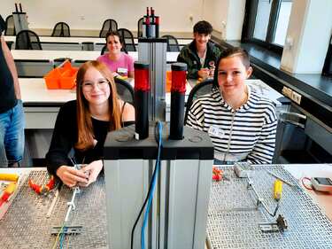 8C und 9B (WWG) beim „Tag des Handwerks“ an der Handwerkskammer Ingolstadt